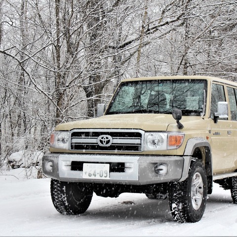 ランクル70系デビュー35周年、その開発や改良の変遷を語る一冊 画像