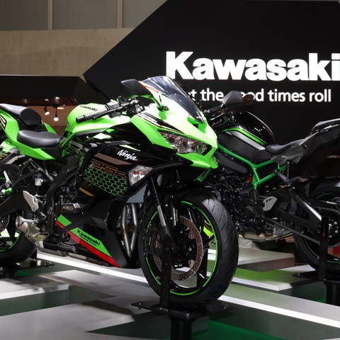 ついに出た“4発ニーゴー”！カワサキ Ninja ZX-25R、気になる値段は…東京モーターショー2019 画像