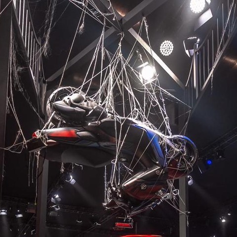 スパイダーマン × NMAX は逆さ宙づり!! マーベル・アメコミヒーローとヤマハがコラボ 画像