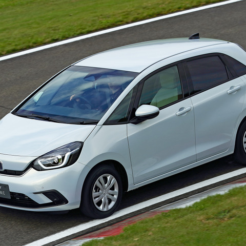 【ホンダ フィット 新型試乗】「柔よく剛を制す」走り、Bセグのベンチマークに…片岡英明 画像