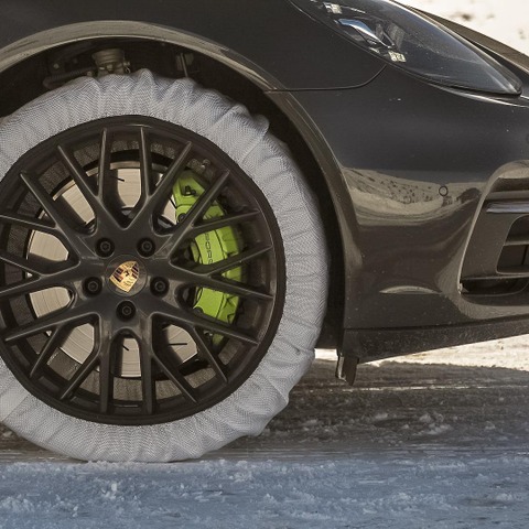 サイズはアバウトでOK、布製タイヤチェーン『スノーソックス』がスペインから上陸 画像