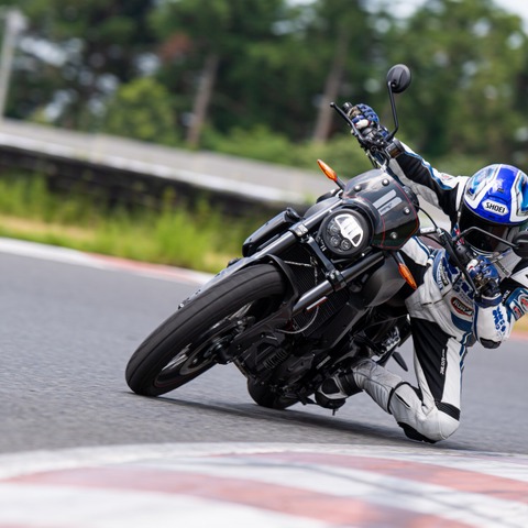 【インディアン FTR1200ラリー 試乗】舗装路もサーキットもガンガン走れるストファイ系のキャラクター…丸山浩 画像
