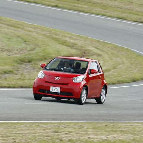 【トヨタ iQ プロト試乗】ファーストカーとしても通用する…片岡英明 画像