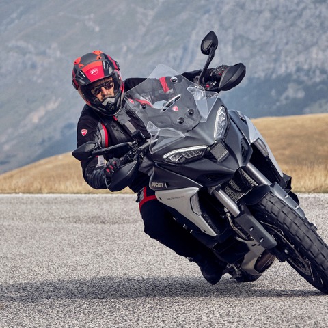 ドゥカティ「新型ムルティストラーダV4」の実像とは!? V4とした必然、それは非日常への確実なパスポート 画像