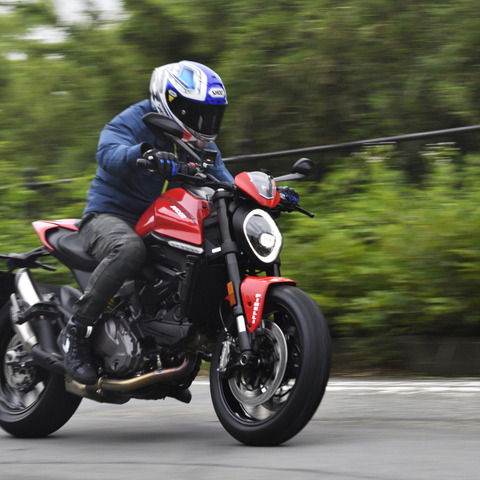 【ドゥカティ モンスター 新型試乗】「名前」以上に大きく変化したそのキャラクター…丸山浩 画像