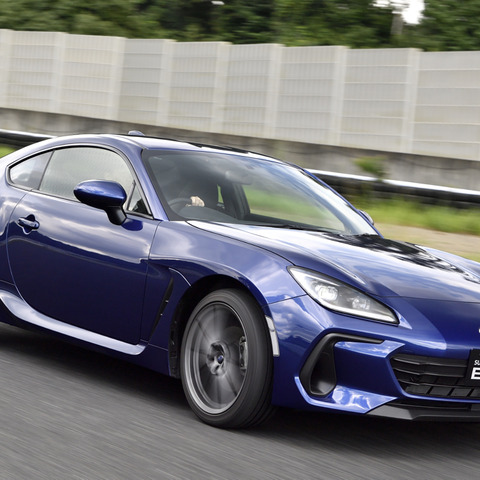 【トヨタ GR 86 ＆ スバル BRZ 新型試乗】“腕”を選ばず楽しめるBRZの挙動に好感…九島辰也 画像