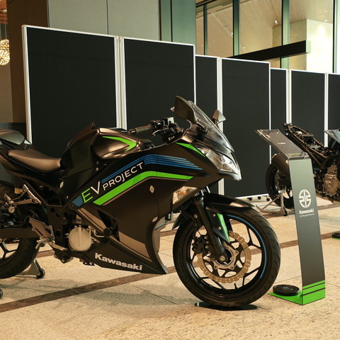 カワサキよ、お前もか。バイクの電動化に時代の流れ【岩貞るみこの人道車医】 画像