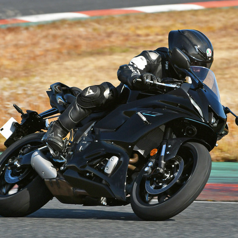 【ヤマハ YZF-R7 試乗】スポーツライディングの“第2章”へといざなってくれる存在…伊丹孝裕 画像