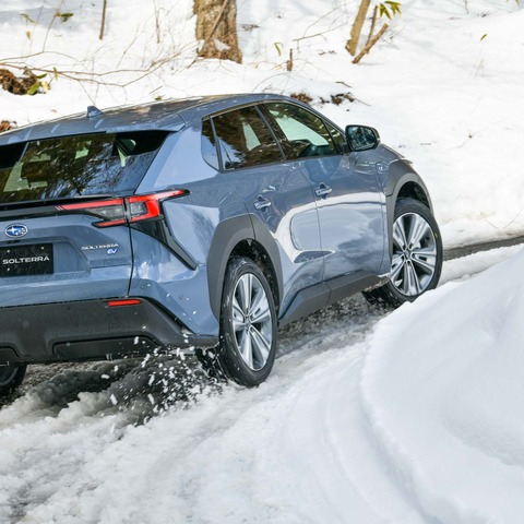 【スバル ソルテラ 新型試乗】EVの雪道発進は面倒？というのは杞憂に過ぎず…中村孝仁 画像