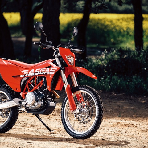 「ガスガス」って何だ？ GASGAS『SM＆ES700』は、実は血統書付きのストリートスポーツだった 画像