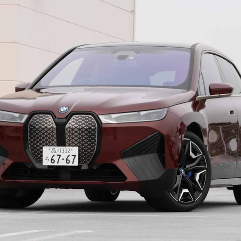 【BMW iX 新型試乗】約1400万円でも納得、新鮮さを味わえるEVだ…中村孝仁 画像