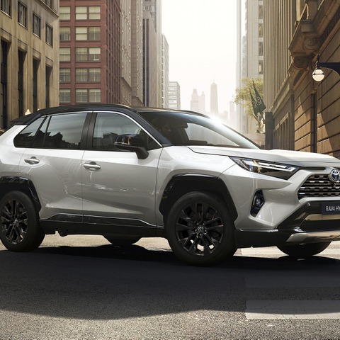 トヨタ RAV4、インパネを大幅変更---欧州2023年型 画像
