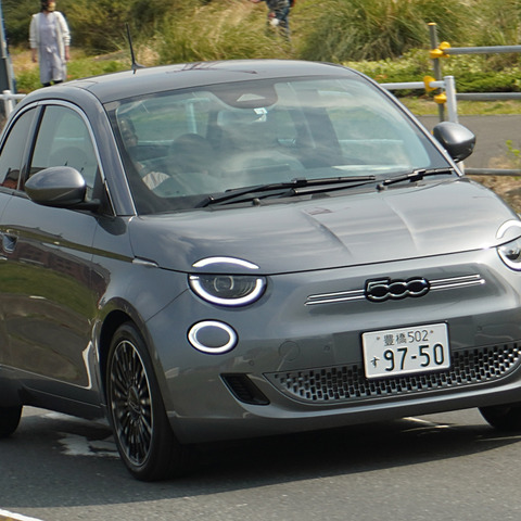 【フィアット 500e 新型試乗】お利口なお姉さんキャラになっちゃって…岩貞るみこ 画像