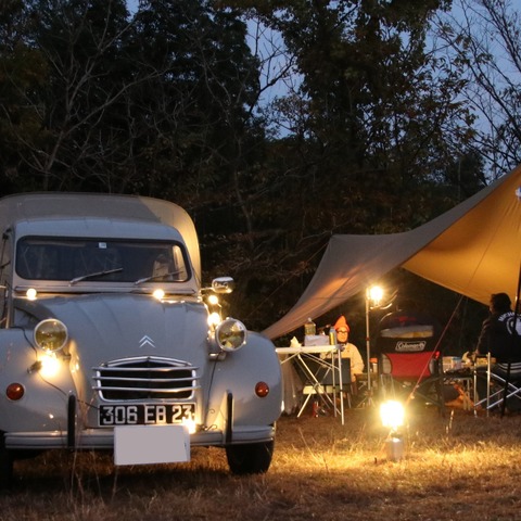 シトロエン『2CV』が集まってキャンプ、ツインエンジン4WDのサハラも…2cv camping 2022秋 画像