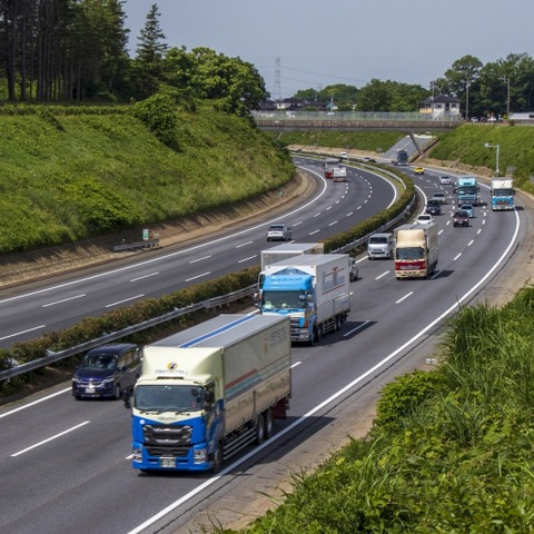 高速道路でのトラックの最高速度は引き上げるべきか？…物流2024年問題 画像