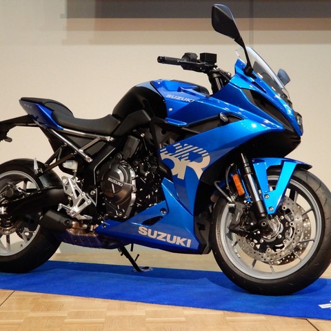 『GSX-8R』はスズキの良心が産んだ傑作！共通プラットフォームの恩恵と、サーキット仕込みの個性 画像