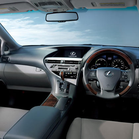 【レクサス RX450h 試乗】SUVのイメージと対極…岩貞るみこ 画像