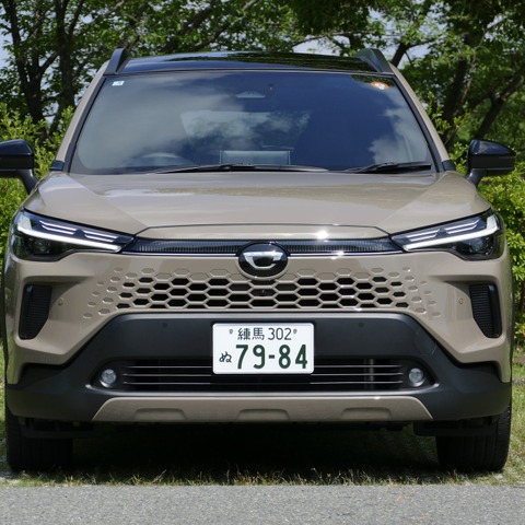 【トヨタ カローラクロス 新型試乗】“クラスの水準の上”をいく快適な走りがさらに進化…島崎七生人 画像