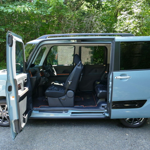 【ダイハツ タントファンクロス 新型試乗】アウトドアでもミラクルオープンドアはやっぱり魅力…島崎七生人 画像