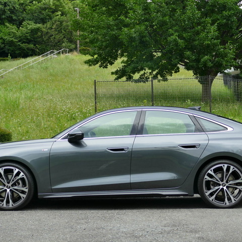 【アウディ A5セダン 新型試乗】4ドアクーペ風にあえてしなかった見識に拍手…島崎七生人 画像