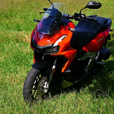 【ホンダ ADV160 試乗】彩りとわくわく感あふれる「アドベンチャー」スクーター…伊丹孝裕 画像