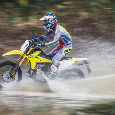 【スズキ DR-Z4S 試乗】オフ車ファン歓喜の走破力！「6速にしなかった」理由にも流石のこだわり…青木タカオ 画像