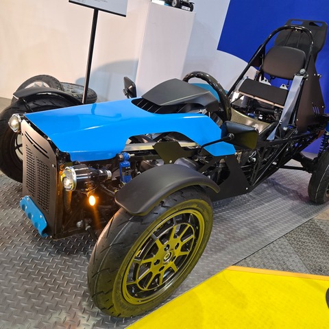 原付スポーツカーを受注生産！日本一周4万6000km走破の実力、ICOMAが提案する「おもちゃ箱」のようなモビリティ…ジャパンモビリティーショー2025 画像