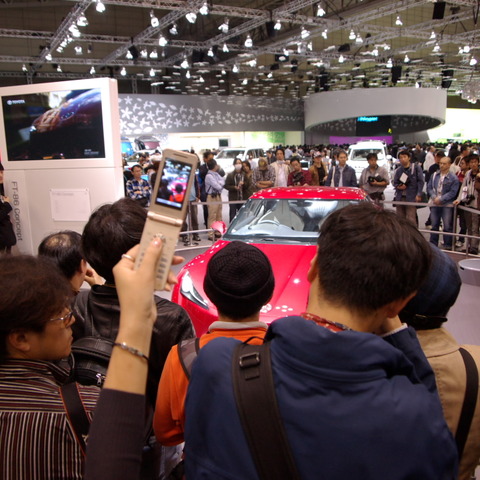 【東京モーターショー09】クレームがついた！ トヨタとホンダの展示だが… 画像