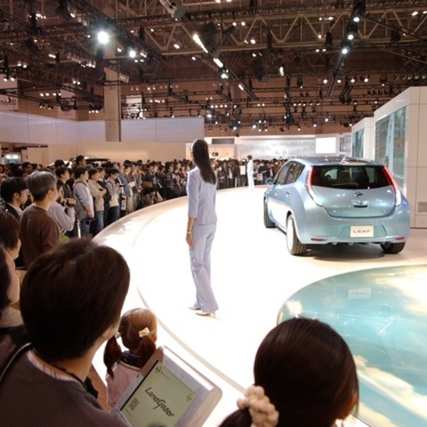 【東京モーターショー09】EVを訴求した日産と三菱、実際の人気は… 画像