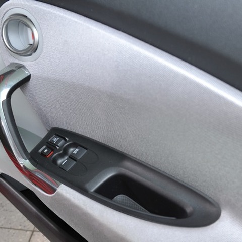 【ホンダ CR-Z 発表】スポーティかつ上質感あるインテリアのために 画像