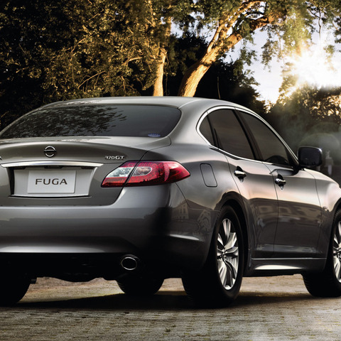 【日産 フーガ 試乗】上品なマダム気分が台無し…岩貞るみこ 画像