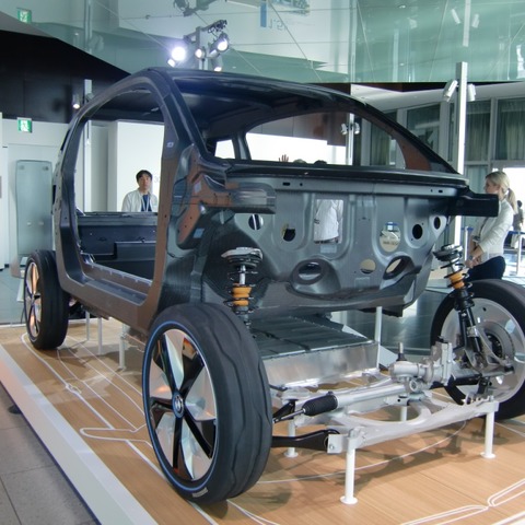 専用設計で重量は変えずに電動化、CO2削減へ…BMW i 画像