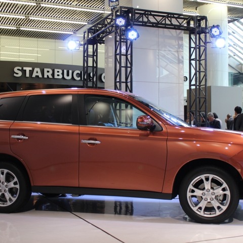 【三菱 アウトランダー 発売】先代より車格感を上げる 画像