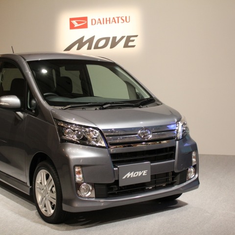 【ダイハツ ムーヴ 改良新型】低くワイドに見せるフロント 画像