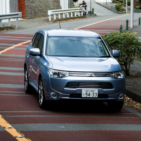 【三菱 アウトランダーPHEV 試乗】フィールはEVそのもの、上質なファミリーカーとして通用する…井元康一郎 画像