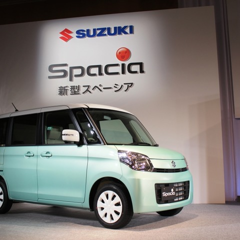 【スズキ スペーシア 発表】インパネのボリューム感を減らす工夫 画像