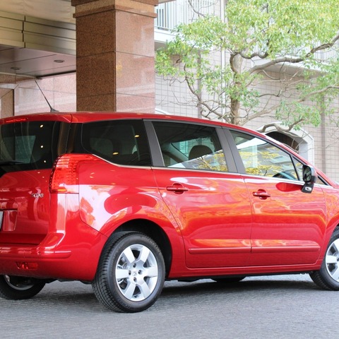 【プジョー 5008 発表】コンペティターはVWや国産車 画像