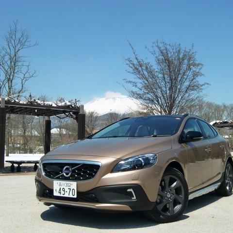 【ボルボ V40 クロスカントリー 発売】開発当初から展開を決めていたプレミアムクロスオーバー 画像