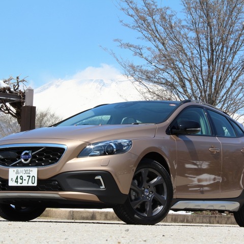 【ボルボ V40 クロスカントリー 発売】フロントまわりを専用設計にして差別化 画像