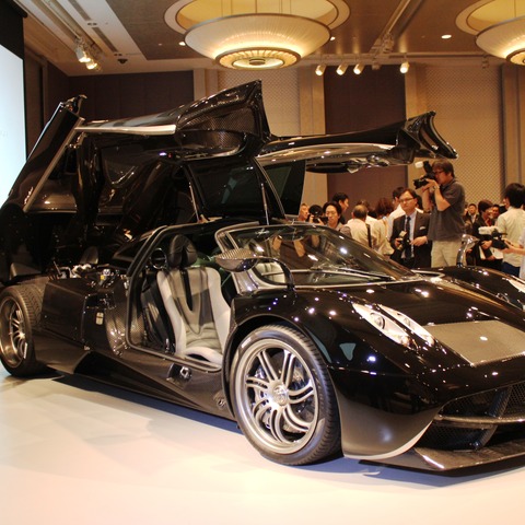 【パガーニ ウアイラ 日本発表】小さくも独立メーカーなのは、創造力を発揮するため 画像