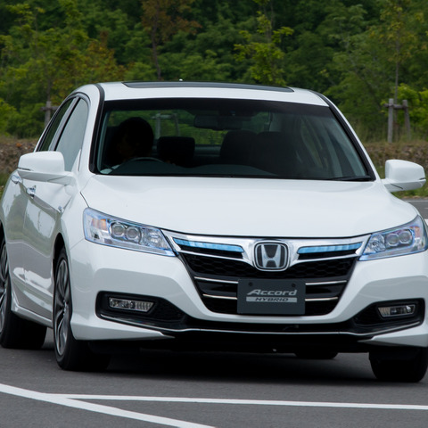 【ホンダ アコード 試乗】新しい乗り物に乗った爽快感、デザインが…岩貞るみこ 画像