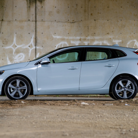 【ボルボ V40 試乗】「さりげなくクルマを楽しもう」というメッセージ…岩貞るみこ 画像