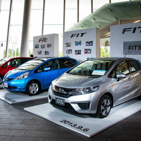 【ホンダ フィット 新型発表】Bピラー前方にルーフピーク、躍動感を表現 画像