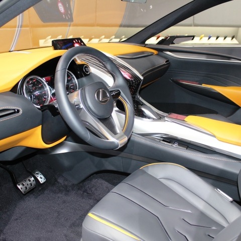 【東京モーターショー13】レクサスLF-NX…エクステリアからつながるようなセンターコンソール 画像