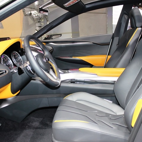 【東京モーターショー13】レクサス LF-NX…黒と黄色のインテリアの理由 画像