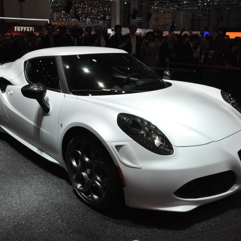 アルファロメオ 4C、日本発表は5月末 画像