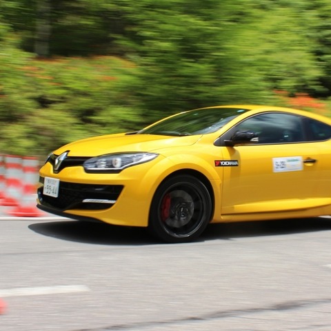 【ルノー メガーヌ 改良新型】ラリードライバーもうなる「最強のFF車に相応しい走り」 画像