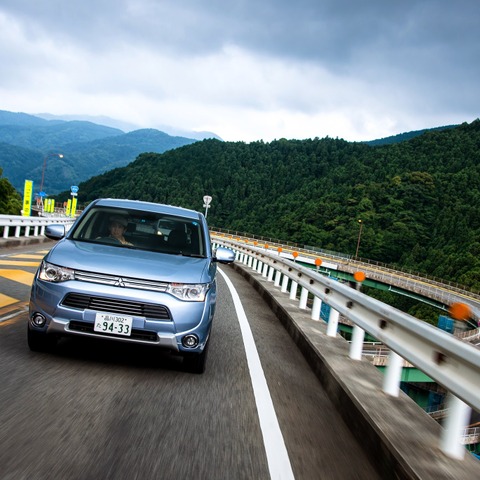 【三菱 アウトランダーPHEV 長距離試乗 前編】“EVライク”な乗り心地はプレミアムSUVそのもの…井元康一郎 画像