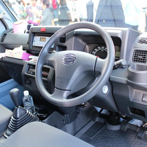 【ダイハツ ハイゼット トラック 新型発表】軽ながら“目いっぱい使える”インテリア 画像