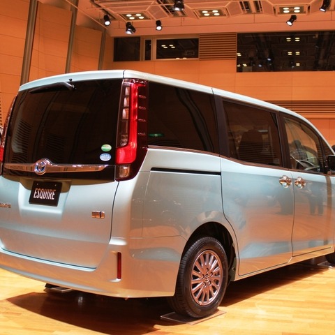 【トヨタ エスクァイア 発表】ボディとリアウインドウの比率で独自性を表現 画像